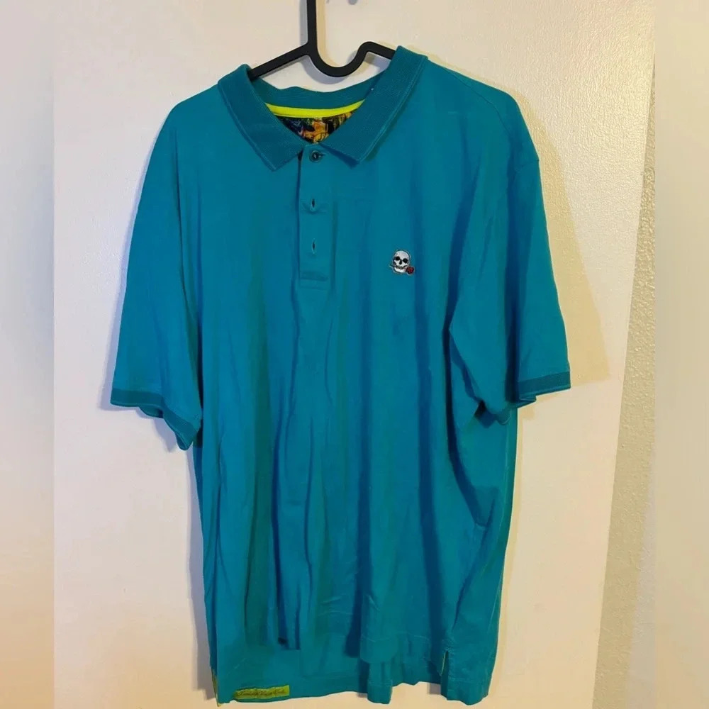 “Skull and Crossbones Polo: A Bold Fusion of Blue and Green”